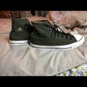 Chicks men’s 8 green gold